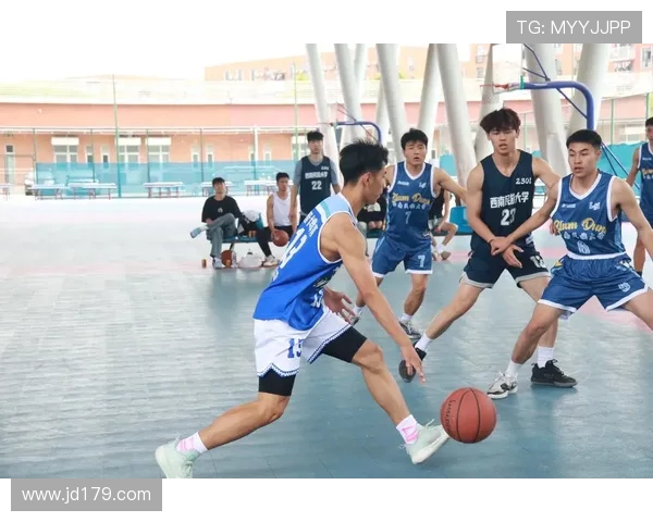 成都篮球队与重庆篮球队赛后复盘团队协作的精彩瞬间与战术分析